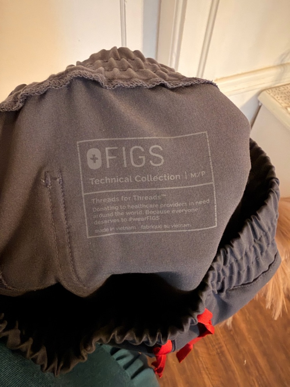 Figs Charcoal Scrubs with Red Drawstring - Picture 9 of 16